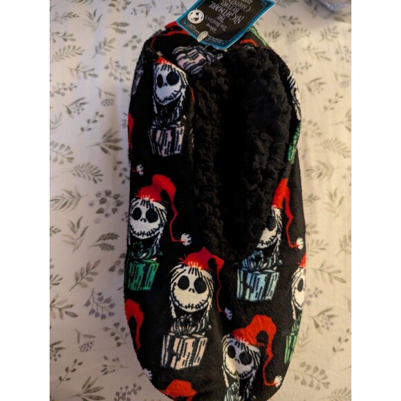 Nightmare Before Christmas Lanyard and Fuzzy Slippers Socks Set Bundle - Picture 6 of 6
